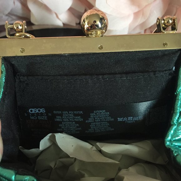 Framed Clutch in Ruched Padded Green Quilt - Picture 5 of 8